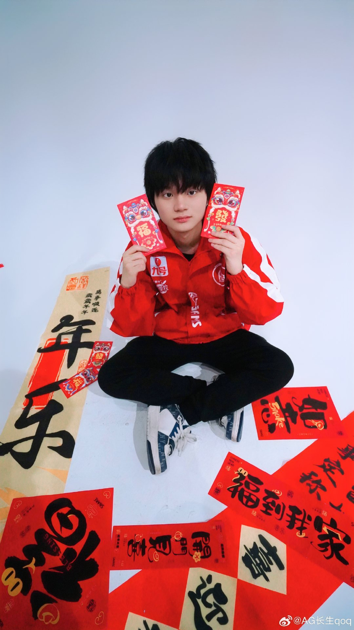LetMe 说： Invictus Gaming 不能输给 Royal Never Give Up 。如果他们输掉比赛，他们就只能回家自爆！