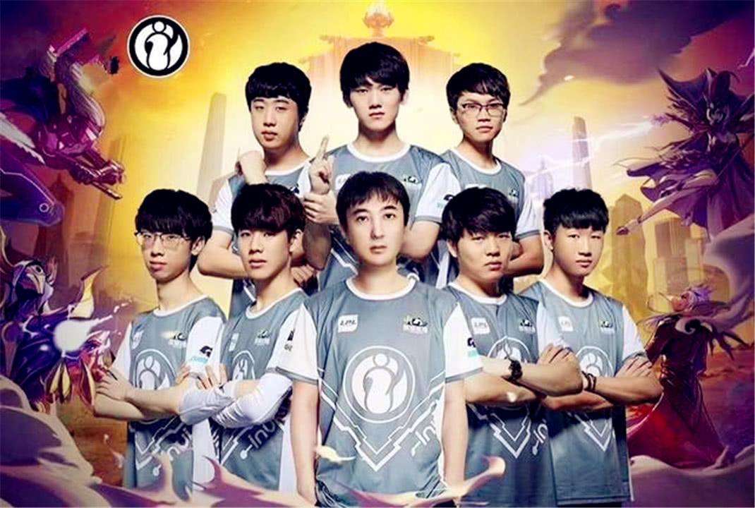欧美权威媒体Dexerto选定2022 TOP5 最佳英雄联盟选手。其中TOP 3被LCK赛区包揽，4、5位来自LPL赛区。