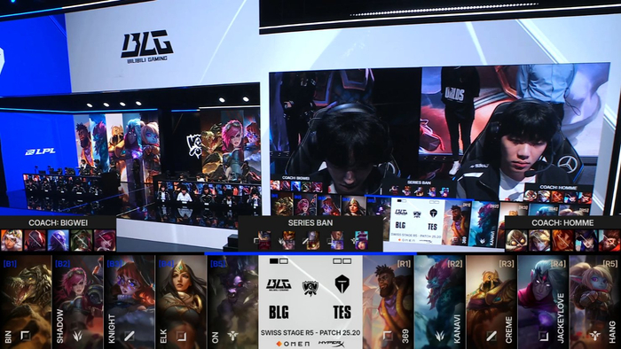 徐哥的野蛮人王喝血秀三杀，Aiming Kaisa骑脸输出。 Dplus KIA 的完美操作拉回一城。