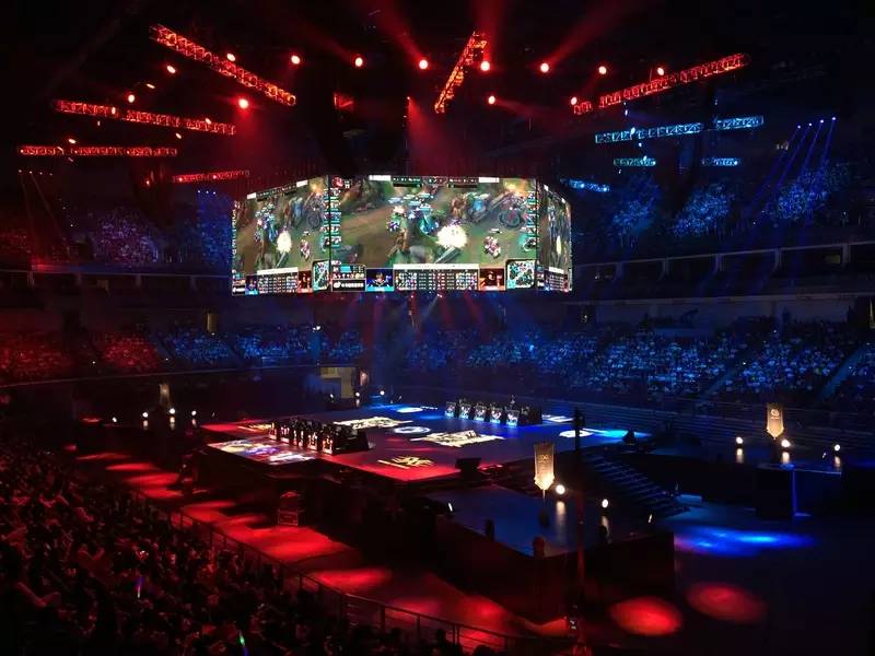 【lpl战报】EDG 2-0 UP：Scout妖姬伤害爆炸 EDG直落两城战胜RA