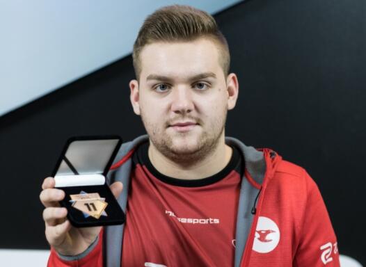 我在电竞20年的黄金时代成为世界冠军，但也要为电竞未来而努力