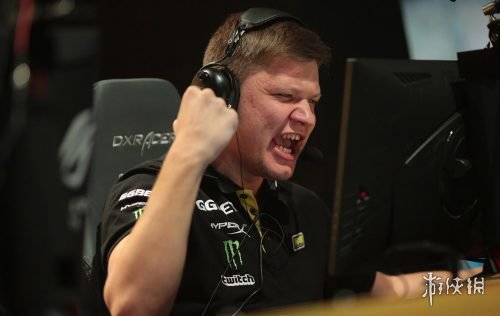 VINI ： “我们没有因为表现原因换掉HEN1，他是个猛兽”