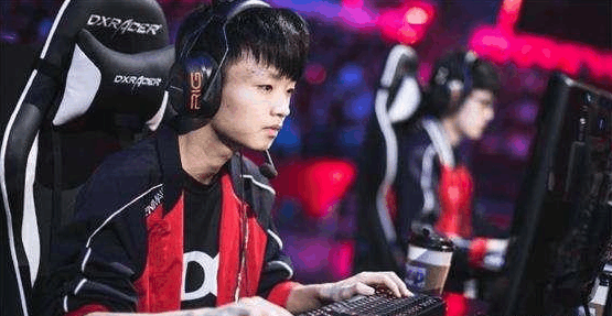 太血腥了！ Rest 向 TheShy 祈祷；但被 Zeus 的Rambo融化， Hanwha Life Esports 领先