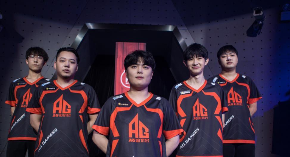 FlyQuest , G2 Esports , 和 Hanwha Life Esports 在 2025 年全球总决赛中获得第二场胜利